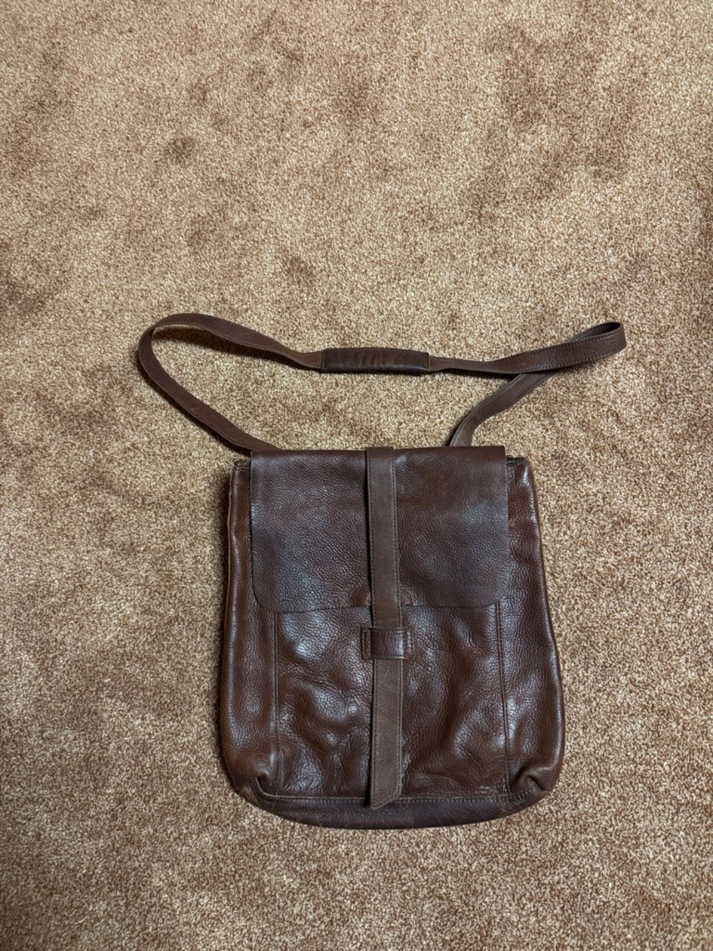 Duluth Trading Company crossbody ba